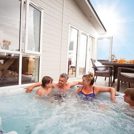 Piran Meadows Resort New Quay Exterior foto